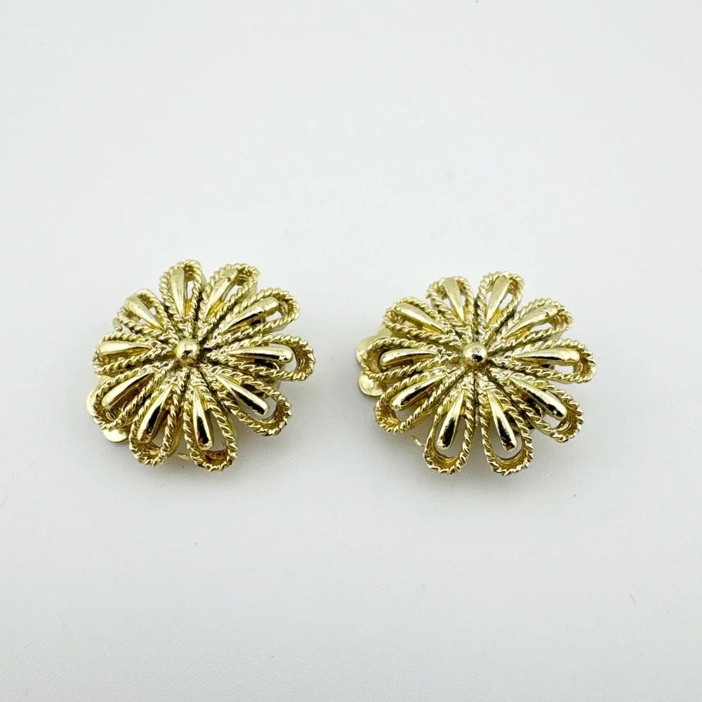 Vintage Coro Gold‎ Tone Flower Clip On Earrings